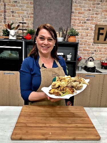 https://www.ragusanews.com/immagini_articoli/19-01-2020/1579433439-due-chiacchiere-in-cucina-con-sonia-peronaci-1-500.jpg