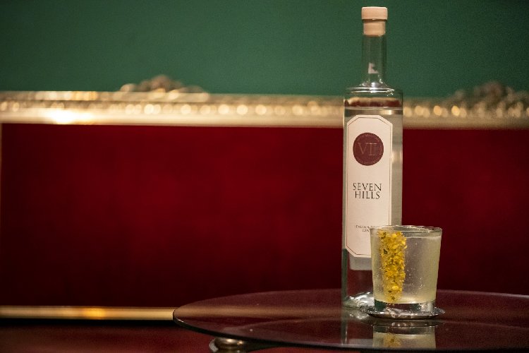 https://www.ragusanews.com/immagini_articoli/19-01-2020/fellini-compie-100-anni-e-diventa-un-drink-500.jpg