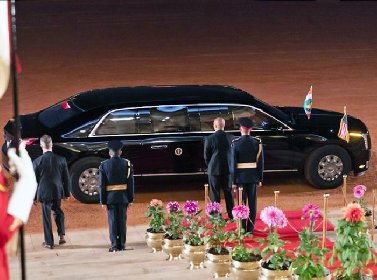 https://www.ragusanews.com/immagini_articoli/19-01-2021/1611079162-auto-usata-per-biden-una-cadillac-del-2018-the-beast-la-bestia-foto-2-280.jpg