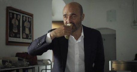 https://www.ragusanews.com/immagini_articoli/19-02-2019/1550569028-sicilia-camilleri-cannolo-dire-addio-foto-2-240.jpg