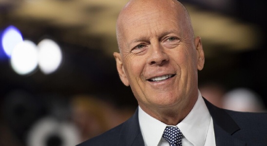 https://www.ragusanews.com/immagini_articoli/19-02-2023/bruce-willis-soffre-di-demenza-lo-annuncia-la-famiglia-300.jpg