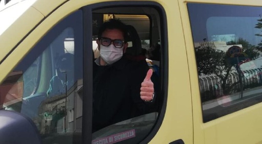 https://www.ragusanews.com/immagini_articoli/19-03-2022/autista-scuolabus-e-positivo-al-covid-sindaco-accompagna-alunni-280.jpg