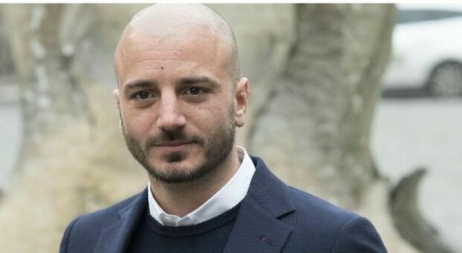 https://www.ragusanews.com/immagini_articoli/19-03-2024/nicolas-vaporidis-ho-2-ristoranti-con-il-cinema-non-ci-pago-le-bollette-500.jpg
