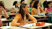 https://www.ragusanews.com/immagini_articoli/19-03-2025/il-liceo-classico-di-scicli-novantadue-minuti-di-applausi-100.jpg