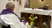 https://www.ragusanews.com/immagini_articoli/19-03-2025/papa-francesco-notte-senza-ventilazione-meccanica-100.jpg