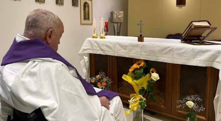 https://www.ragusanews.com/immagini_articoli/19-03-2025/papa-francesco-notte-senza-ventilazione-meccanica-500.jpg