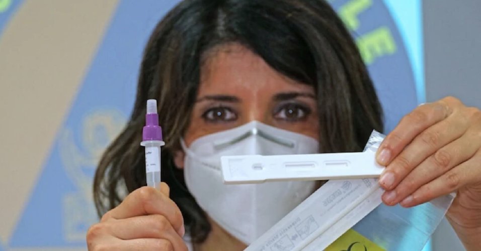 https://www.ragusanews.com/immagini_articoli/19-04-2021/ecco-il-tampone-rapido-fai-da-te-dalle-farmacie-ai-supermercati-500.jpg