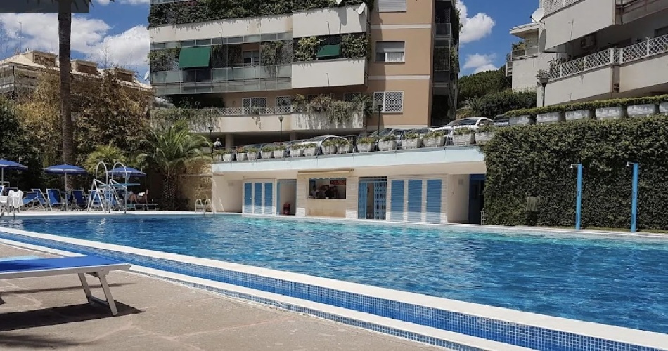 https://www.ragusanews.com/immagini_articoli/19-04-2024/scende-il-prezzo-della-casa-di-raffaella-carra-500.jpg