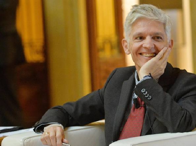 https://www.ragusanews.com/immagini_articoli/19-05-2017/vuoi-diventare-scrittore-master-treccani-sicilia-500.jpg