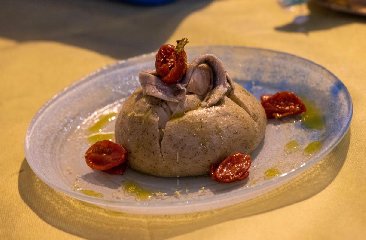 https://www.ragusanews.com/immagini_articoli/19-07-2019/1563536404-scicli-apre-pinsere-cucina-e-tradizione-foto-1-240.jpg