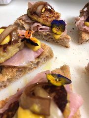 https://www.ragusanews.com/immagini_articoli/19-07-2019/1563536928-scicli-apre-pinsere-cucina-e-tradizione-foto-1-240.jpg