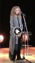 https://www.ragusanews.com/immagini_articoli/19-08-2020/alice-omaggia-battiato-il-vento-caldo-dell-estate-video-240.jpg