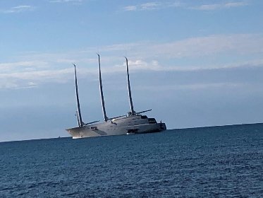 https://www.ragusanews.com/immagini_articoli/19-10-2020/1603094269-e-tornato-a-sampieri-lo-yacht-a-vela-piu-grande-del-mondo-del-magnate-1-280.jpg