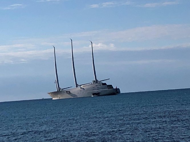 https://www.ragusanews.com/immagini_articoli/19-10-2020/1603094269-e-tornato-a-sampieri-lo-yacht-a-vela-piu-grande-del-mondo-del-magnate-1-500.jpg