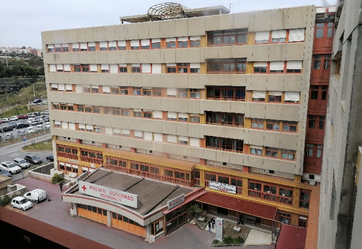https://www.ragusanews.com/immagini_articoli/19-10-2021/ricoverato-negativo-contrae-e-muore-di-covid-in-ospedale-500.jpg