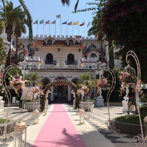 https://www.ragusanews.com/immagini_articoli/19-11-2021/1637347807-castello-delle-cerimonie-quanto-costa-organizzare-un-matrimonio-7-500.jpg