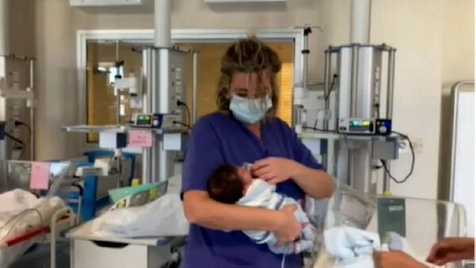 https://www.ragusanews.com/immagini_articoli/19-11-2023/bambino-abbandonato-a-ragusa-ne-con-madre-affidataria-ne-con-biologica-300.jpg