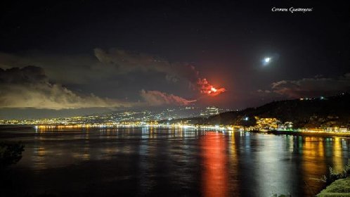 https://www.ragusanews.com/immagini_articoli/20-01-2021/1611134445-le-foto-dell-eruzione-dell-etna-1-280.jpg