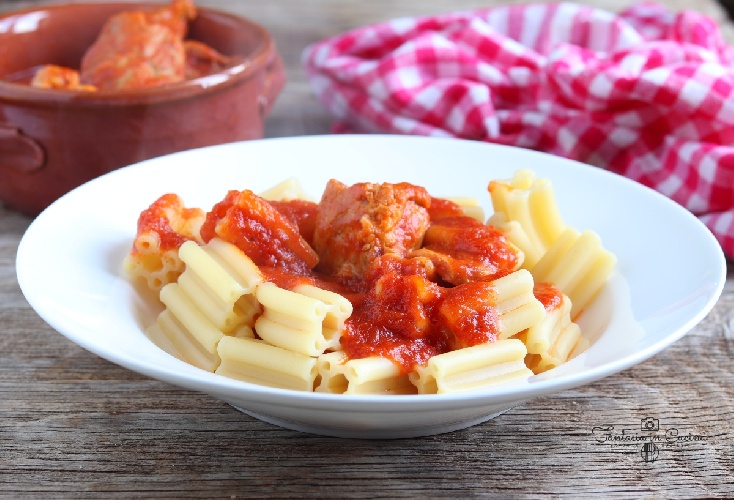 https://www.ragusanews.com/immagini_articoli/20-02-2023/la-pasta-ai-cinque-buchi-di-carnevale-500.jpg