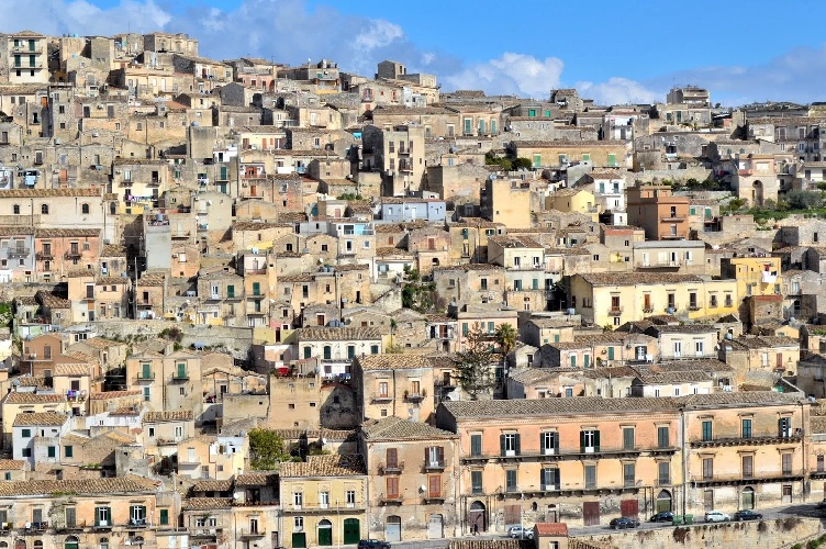 https://www.ragusanews.com/immagini_articoli/20-02-2024/lo-spaccio-di-droga-a-modica-alta-500.jpg