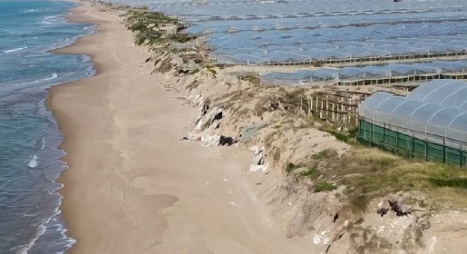 https://www.ragusanews.com/immagini_articoli/20-05-2022/1653033355-spiagge-di-rifiuti-12-a-ogni-passo-sulla-sabbia-i-lidi-siciliani-off-limi-3-280.jpg