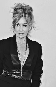 https://www.ragusanews.com/immagini_articoli/20-05-2024/1716189363-personale-di-teresa-micciche-alla-galleria-koine-scicli-2-300.jpg