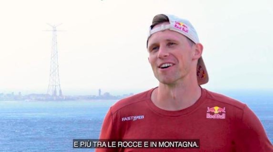https://www.ragusanews.com/immagini_articoli/20-06-2024/ecco-l-uomo-che-camminera-sospeso-sullo-stretto-di-messina-500.jpg