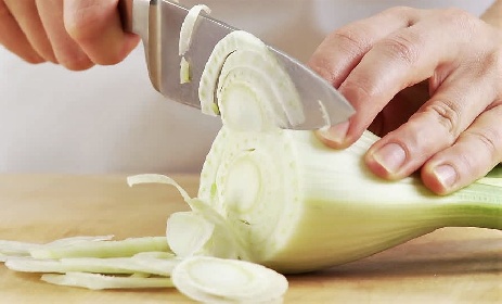 https://www.ragusanews.com/immagini_articoli/20-07-2021/dieta-del-finocchio-come-perdere-4-chili-in-7-giorni-280.jpg