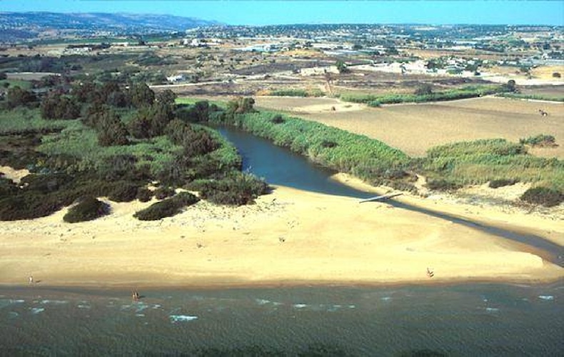 https://www.ragusanews.com/immagini_articoli/20-07-2024/siccita-vietata-la-pesca-nei-corsi-di-acqua-dolce-nel-ragusano-500.jpg