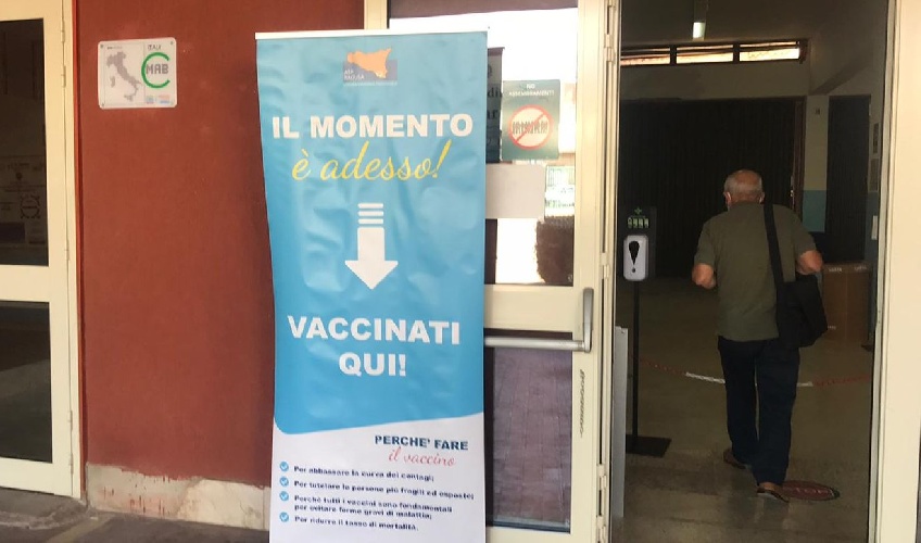https://www.ragusanews.com/immagini_articoli/20-09-2021/sicilia-terze-dosi-e-green-pass-a-lavoro-il-mese-della-svolta-covid-500.jpg