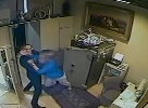 https://www.ragusanews.com/immagini_articoli/20-10-2023/comiso-tenta-rapina-in-gioielleria-ma-gioielliere-lo-blocca-100.jpg