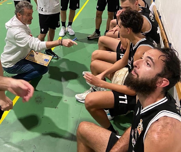 https://www.ragusanews.com/immagini_articoli/20-11-2023/basket-meerkat-scicli-vince-a-mascalucia-500.jpg