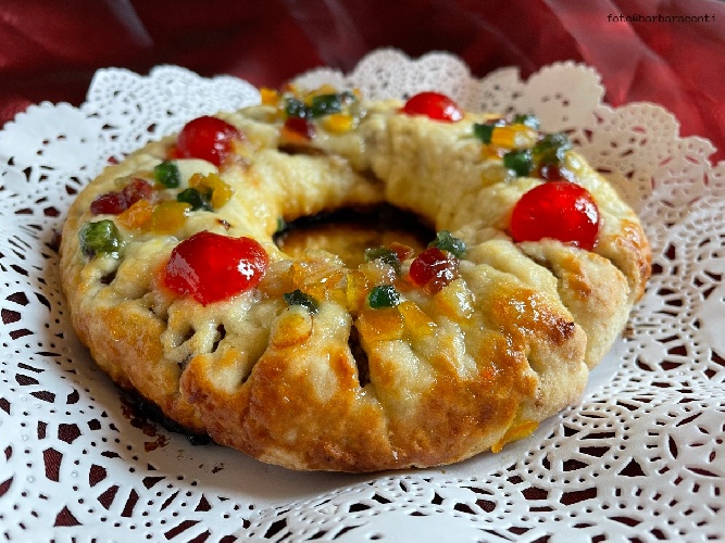 https://www.ragusanews.com/immagini_articoli/20-12-2022/il-buccellato-siciliano-e-stato-da-coldiretti-come-il-dolce-di-natale-500.jpg