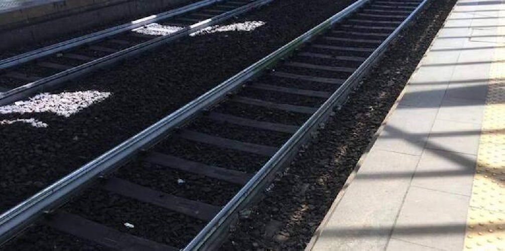 https://www.ragusanews.com/immagini_articoli/21-01-2025/tenta-di-prendere-il-treno-schiacciato-grave-un-siciliano-in-emilia-romagna-500.jpg