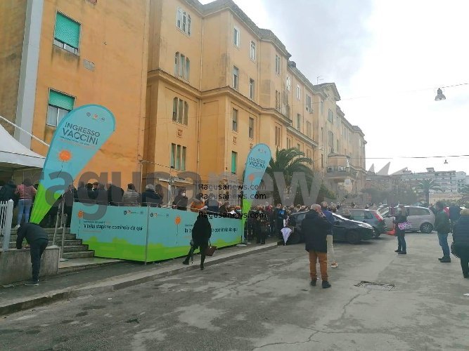 https://www.ragusanews.com/immagini_articoli/21-03-2021/vaccini-per-soggetti-fragili-lupo-pd-grave-disorganizzazione-a-ragusa-500.jpg
