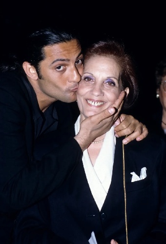 https://www.ragusanews.com/immagini_articoli/21-03-2024/1711010252-fiorello-chi-e-la-mamma-rosaria-1-500.jpg