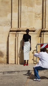 https://www.ragusanews.com/immagini_articoli/21-03-2024/1711047675-brand-di-moda-sceglie-scicli-per-shooting-fotografico-c-e-anyiel-majok-1-300.jpg