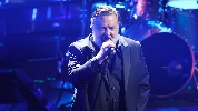 https://www.ragusanews.com/immagini_articoli/21-03-2024/russell-crowe-cantera-a-noto-con-la-sua-band-100.jpg