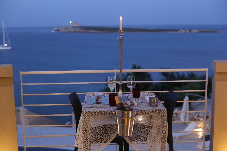 https://www.ragusanews.com/immagini_articoli/21-04-2019/il-ristorante-vidi-al-castello-tafuri-inaugura-la-stagione-con-menu-500.jpg