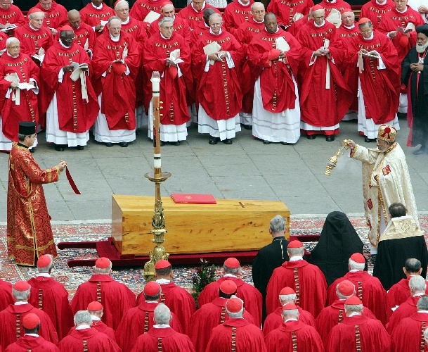 https://www.ragusanews.com/immagini_articoli/21-04-2025/cosa-succede-quando-muore-un-papa-500.jpg