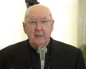 https://www.ragusanews.com/immagini_articoli/21-04-2025/il-cardinal-farrell-annuncia-la-morte-di-papa-francesco-100.jpg