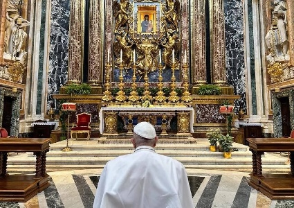 https://www.ragusanews.com/immagini_articoli/21-04-2025/papa-francesco-funerali-entro-lunedi-300.jpg
