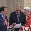 https://www.ragusanews.com/immagini_articoli/21-04-2025/papa-francesco-la-messa-privata-del-vescovo-di-roma-all-alba-di-giuseppe-sava-100.jpg
