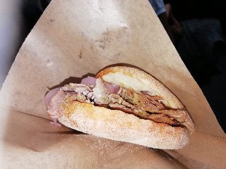 https://www.ragusanews.com/immagini_articoli/21-05-2018/1526898527-catania-finalmente-street-food-deve-foto-12-240.jpg