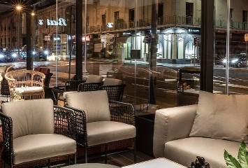 https://www.ragusanews.com/immagini_articoli/21-06-2020/1592753687-a-messina-l-ex-bar-bille-guidato-da-chef-la-mantia-5-240.jpg