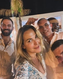 https://www.ragusanews.com/immagini_articoli/21-06-2024/barbara-d-urso-a-cena-a-pozzallo-300.jpg