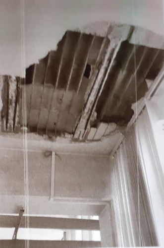 https://www.ragusanews.com/immagini_articoli/21-07-2024/tribunale-di-ragusa-il-soffitto-cade-a-pezzi-500.jpg