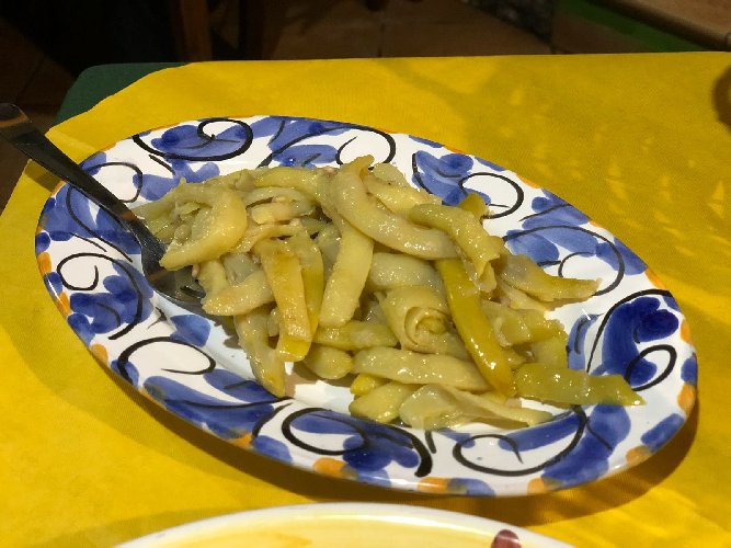 https://www.ragusanews.com/immagini_articoli/21-08-2018/1534862608-castrato-salumi-formaggi-floresta-nebrodi-piatto-foto-1-500.jpg