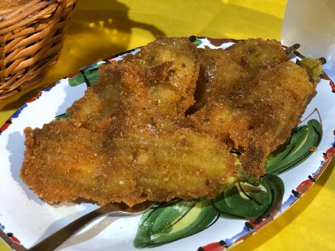 https://www.ragusanews.com/immagini_articoli/21-08-2018/1534862608-castrato-salumi-formaggi-floresta-nebrodi-piatto-foto-5-500.jpg