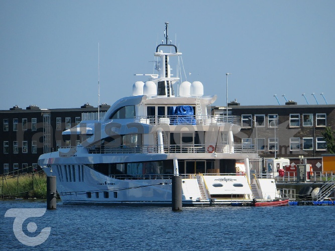 https://www.ragusanews.com/immagini_articoli/21-08-2021/1629501983-yacht-il-moonstone-lungo-60-metri-ormeggiato-in-ortigia-1-500.jpg
